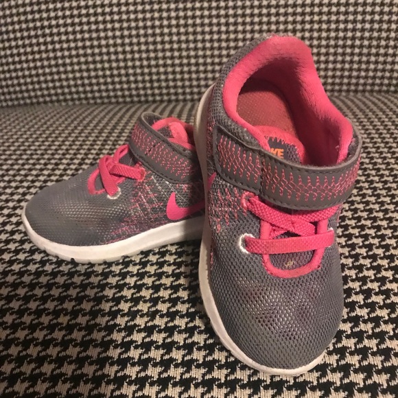Nike Other - Toddler girls Nike grey and pink sneakers
